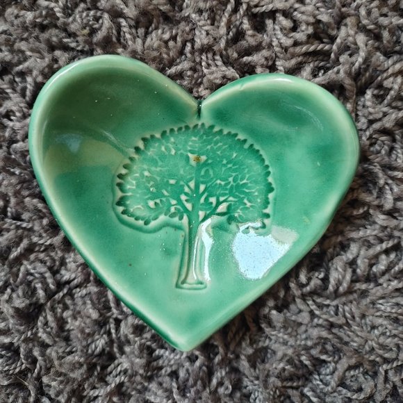 Sue Capillo Handcrafted Heart-shaped Pottery Dishes (price varies by quantity) - Picture 3 of 5
